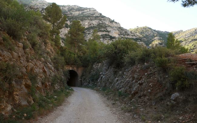 04-Entrada al túnel 8 de la Vía Verde del Serpis